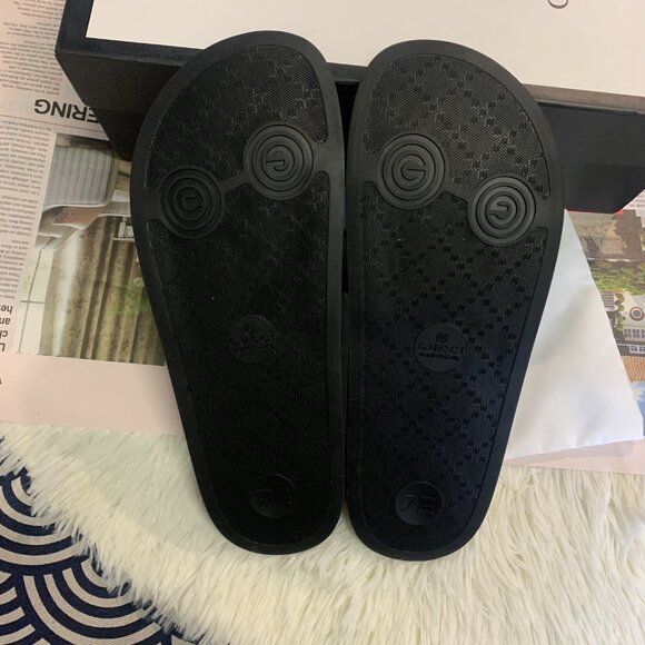 Gucci rubber slides with tiger detailing ! Just bought here last week too tight - Picture 5 of 5